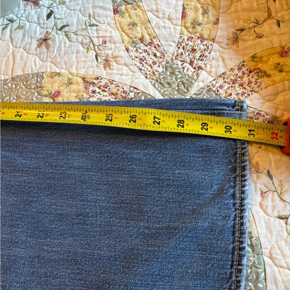 Ladies “AMERICAN EAGLE” blue jeans - Picture 7 of 8